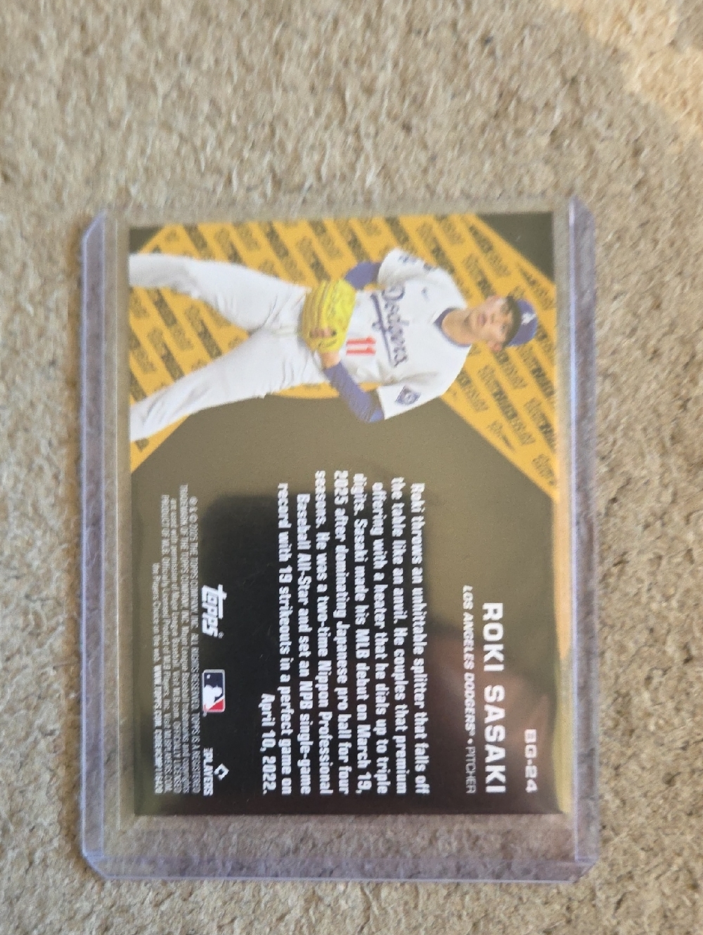 Topps Gold Roki Sasaki Rookie Card - White/Blue/Gold - Picture 2 of 2